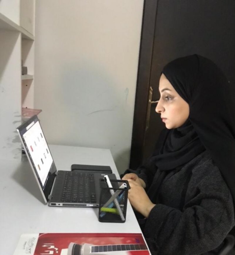 بالصور: الصم يباشرون دروسهم عن بعد ضمن التعليم المستمر المسائي