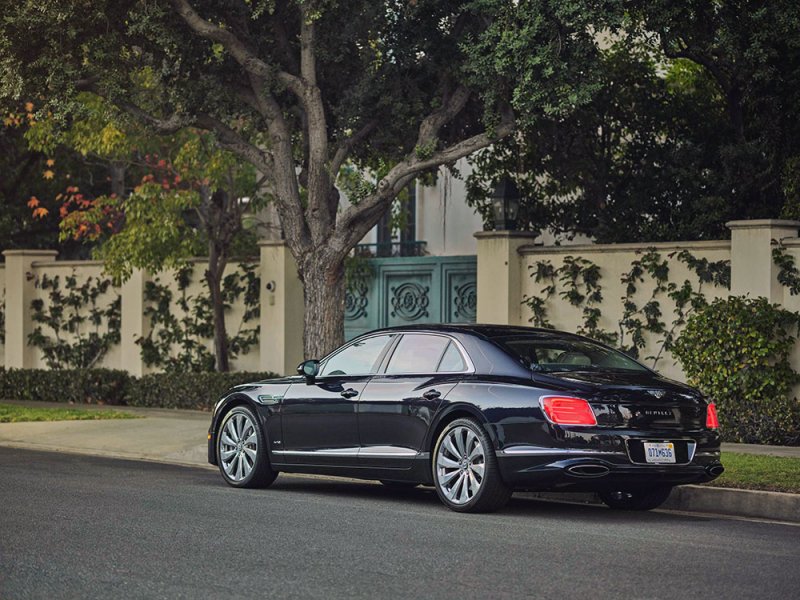 Flying Spur تحصل على لقب ’آلة الحلم الأفضل‘ من ’موتورويك‘