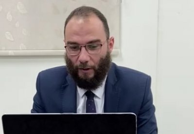 أطروحة بجامعة البحرين تدعو لتنظيم المشهد اللغوي المتعدد في الأسواق