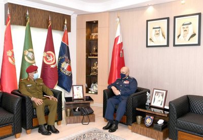 رئيس الأمن العام يستقبل الملحق العسكري اليمني لدى مملكة البحرين
