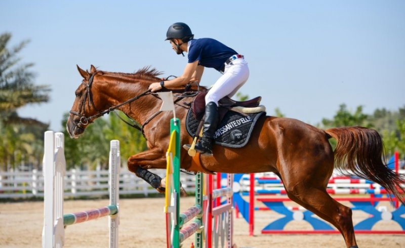 فرسان بطولة عز الخيل لقفز الحواجز يرفعون شعار التحدي قبل الانطلاق