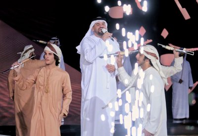 الجسمي يهدي "قول وفعل" الى حمدان بن محمد "فزاع"