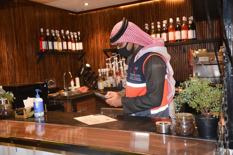 الجهات الحكومية المختصة تواصل حملاتها التفتيشية والتوعوية لعربات الأطعمة المتنقلة