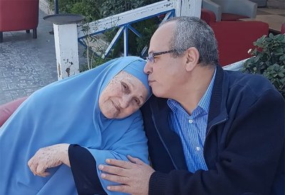 ماذا حدث معها؟.. نجل مصرية عمرها 92 عاما يروي قصتها مع اللقاح