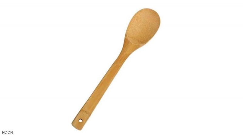 لماذا يجب أن نطهو الطعام بالملعقة الخشبية؟