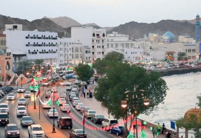 عُمان تقر تخفيضات ضريبية وإقامات طويلة الأمد