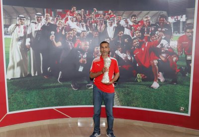 الاتحاد البحريني لكرة القدم يكرّم المشجع حسين عبدعلي