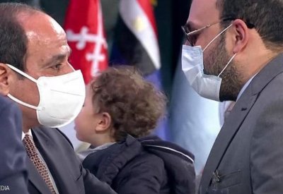 فقد بصره في مواجهة كورونا.. قصة الطبيب الذي كرمه السيسي