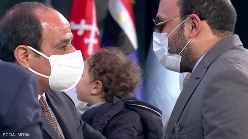 فقد بصره في مواجهة كورونا.. قصة الطبيب الذي كرمه السيسي