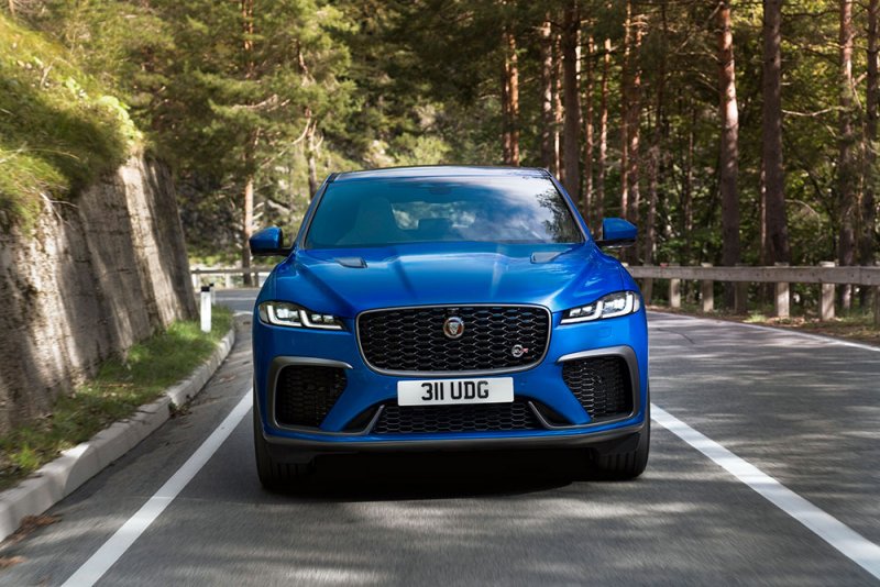 F-PACE الرياضية بواجهة جديدة
