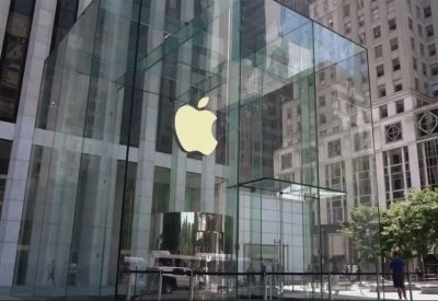 هذا الهاتف من "أبل" يخفض طلبات تصنيع "أيفون" 20%