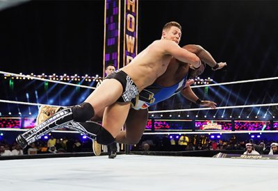 كبار نجوم WWE يستحضرون مشاركتهم في  السعودية