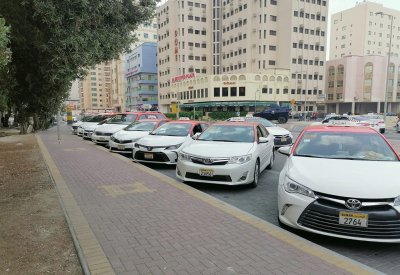 أصحاب "التاكسي" يناشدون بالسماح ببيعات اللوحات التشغيلية​