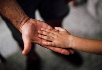 اغتصب وقتل ابنها الرضيع.. ورد فعل الأم "صادم"