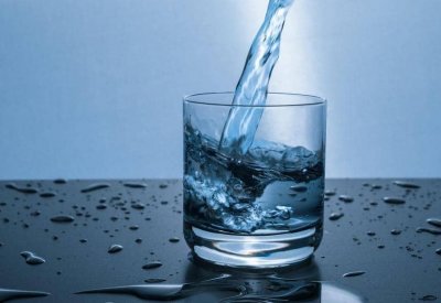 الماء البارد أم الدافئ.. أيهما أفضل لصحة الإنسان؟