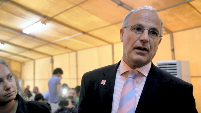 سفير بريطانيا باليمن: معاملة الحوثي للمهاجرين غير إنسانية