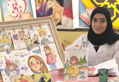 طالبة ثانوي تحلم بتمثيل مملكة البحرين في معارض الرسم العالمية