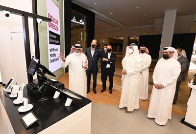 محافظ العاصمة يفتتح مركز بتلكو لقطاع الأعمال بمجمع الأفنيوز