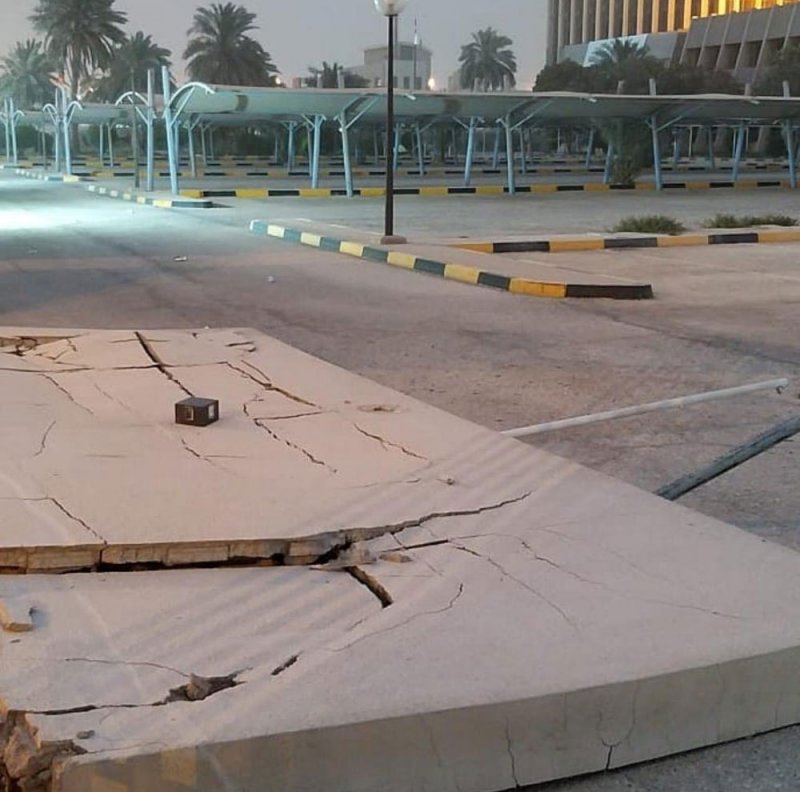 بالصورة: شاهد أضرار عاصفة أمس على مبنى وزارة العمل