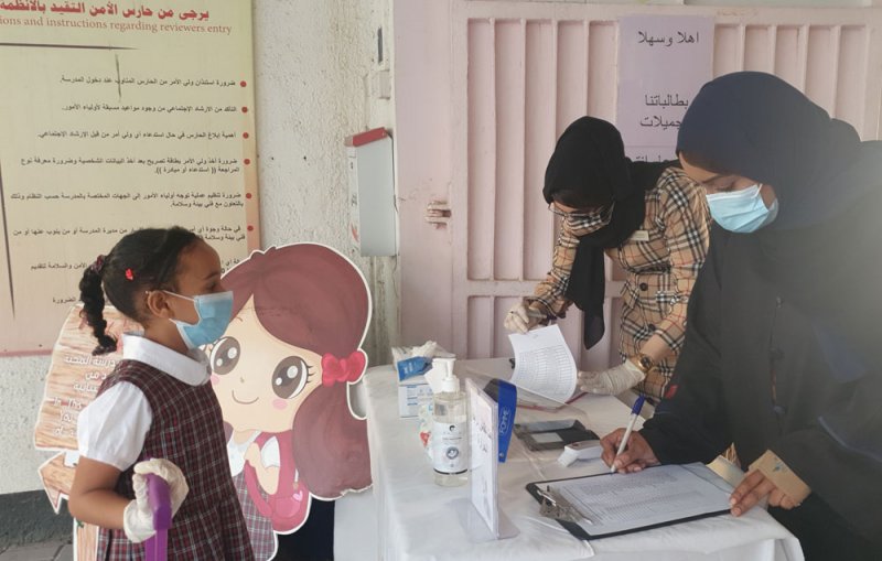 طلبة المدارس الحكومية يعودون جزئياً وسط إجراءات احترازية شاملة