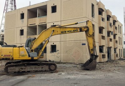 إهمال واسع من مقاول هدم عمارات مدينة عيسى