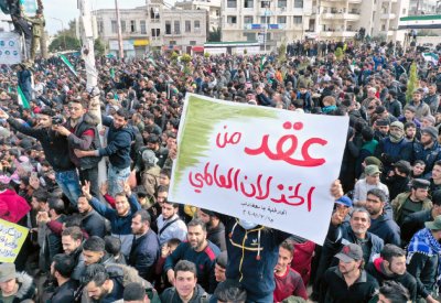 تظاهرة حاشدة في إدلب لإحياء ذكرى اندلاع “الثورة”