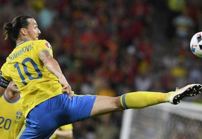 بعد غياب 5 أعوام.. إبراهيموفيتش بقميص منتخب السويد