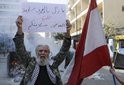 أزمة الليرة تتفاقم للأسوأ.. لبنانيون: "نحن جوعى"
