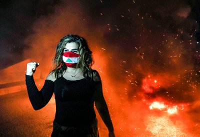 وسط أسوأ أزمة اقتصادية.. لبنانيون يصرخون "نحن جوعى"
