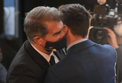 ميسي ولابورتا.. "لقطة الأمل" لجماهير برشلونة