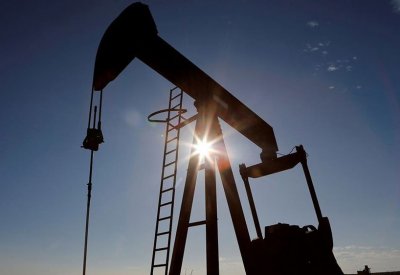 النفط يكسر سلسلة التراجع .. وبرنت يرتفع 1.6%