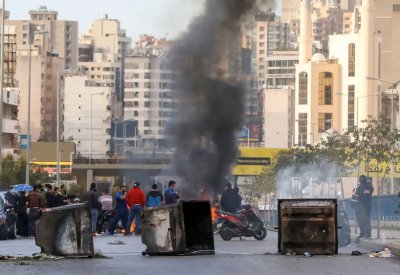 "إيران برا برا بيروت حرة حرة".. أصوات لبنانيين تصدح