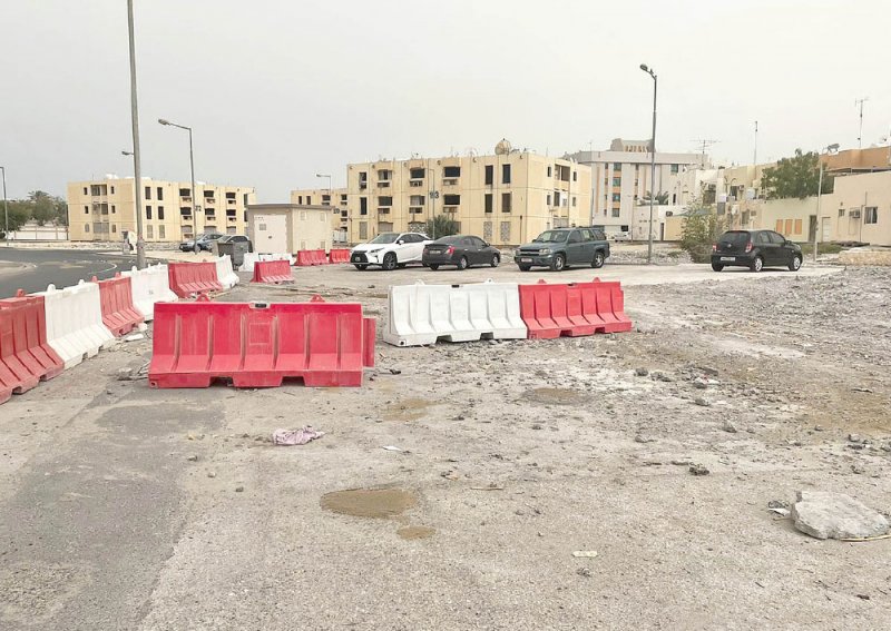 إهمال واسع من مقاول هدم عمارات مدينة عيسى