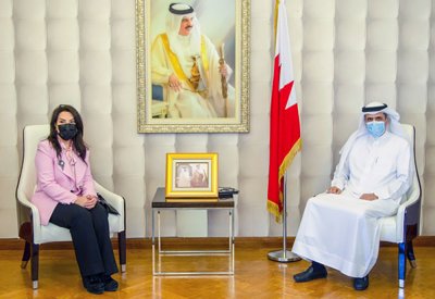 وزير الإعلام يستقبل الفنانة هدى حسين