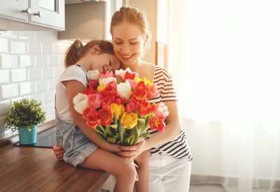 لماذا يختلف تاريخ الاحتفال بعيد الأم من دولة إلى أخرى؟