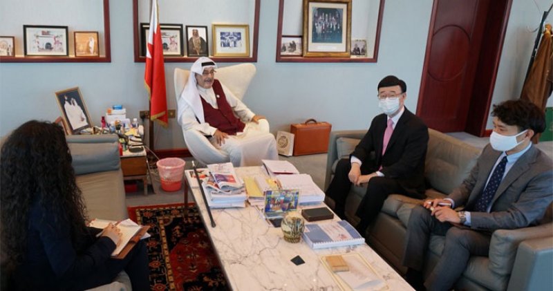 نائب رئيس مجلس الوزراء يستقبل السفير الياباني بمناسبة انتهاء فترة عمله