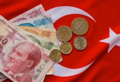 بعد إقالة محافظ البنك المركزي.. الليرة التركية تنخفض 17% مقابل الدولار