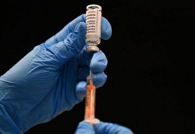 أسترازينيكا تطمئن العالم.. هذه نسبة فعالية اللقاح
