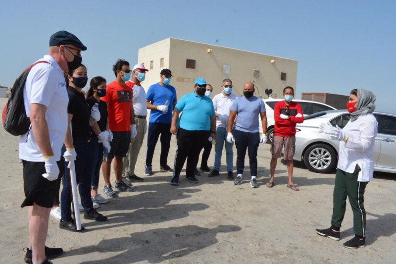 بالصور: "مجلس العاصمة" ينظم حملة تنظيف ساحل كرباباد