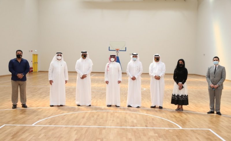 وزير شؤون الشباب والرياضة يفتتح الصالة الرياضية بالنادي الأهلي