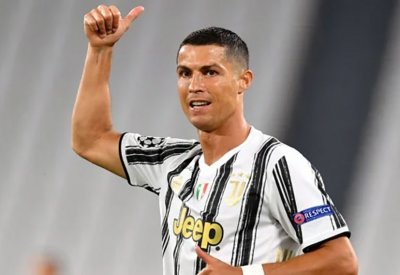 رونالدو يُطالب بصفقتين للبقاء في يوفنتوس