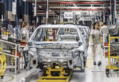 انخفاض الانتاج العالمي للسيارات 16 % عام 2020