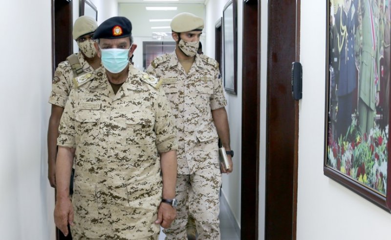 القائد العام يتفقد إحدى وحدات قوة دفاع البحرين