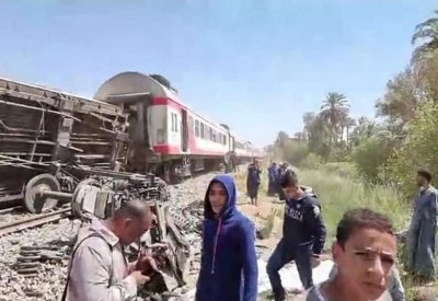 مصر.. مقتل 32 وإصابة 66 بحادثة تصادم قطارين في سوهاج