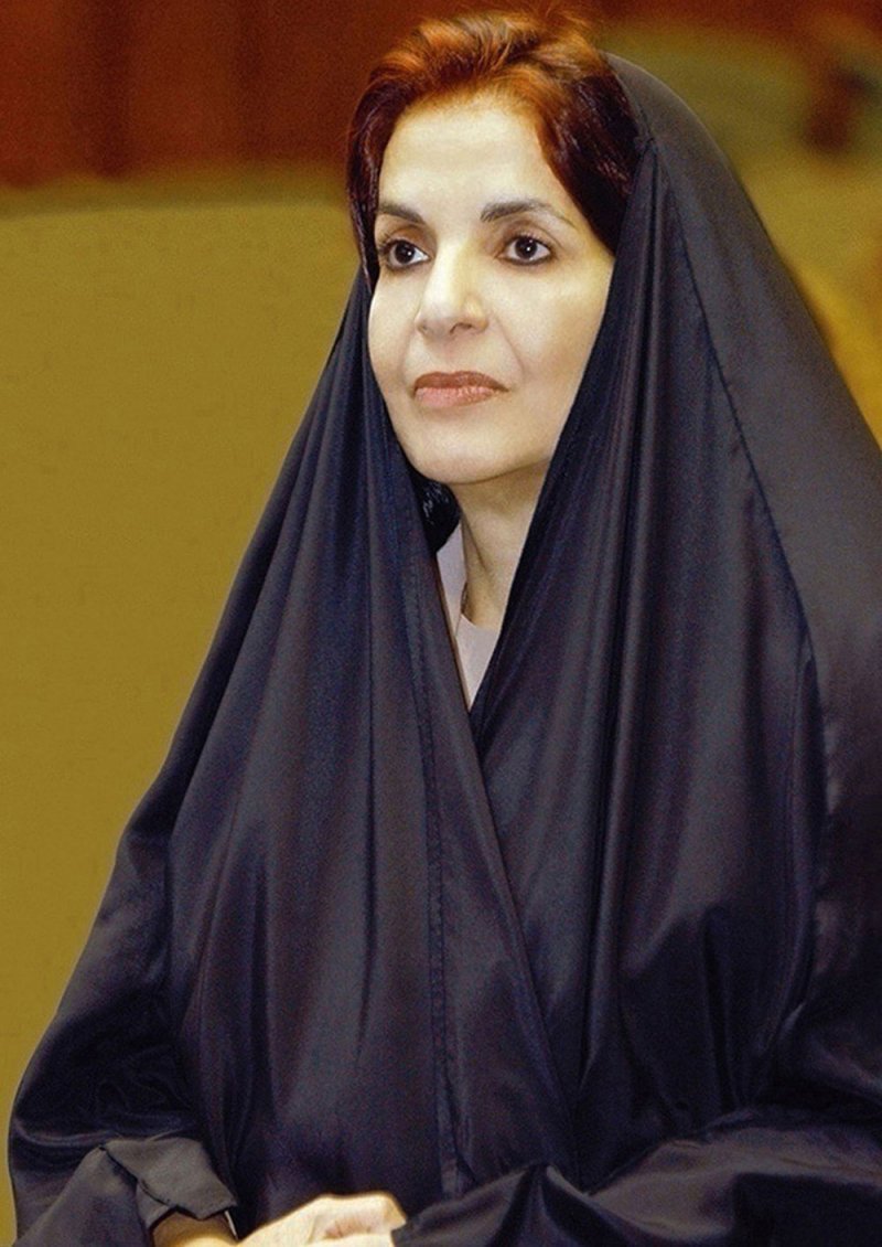 قرينة العاهل تهنئ د.الشيخة رنا بنت عيسى آل خليفة بمناسبة فوزها بجائزة المرأة العربية