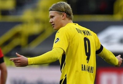 دورتموند يربط بيع هالاند بثمن تعجيزي