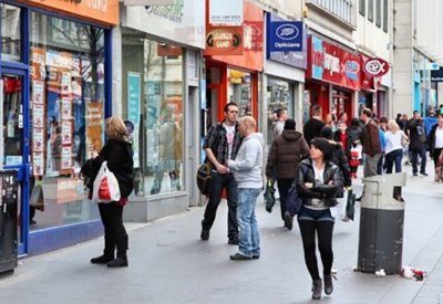 انخفاض إنفاق المستهلكين الأميركيين في فبراير