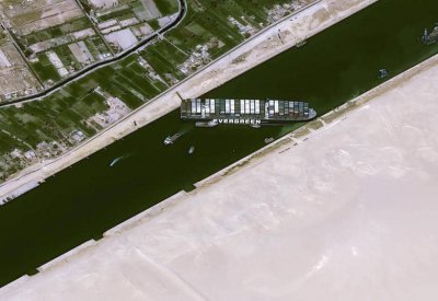 مدبولي: جنوح السفينة بقناة السويس حادث استثنائي