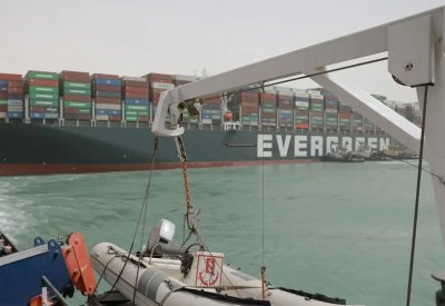 تعطل قناة السويس يضاعف كلفة شحن النفط مرتين