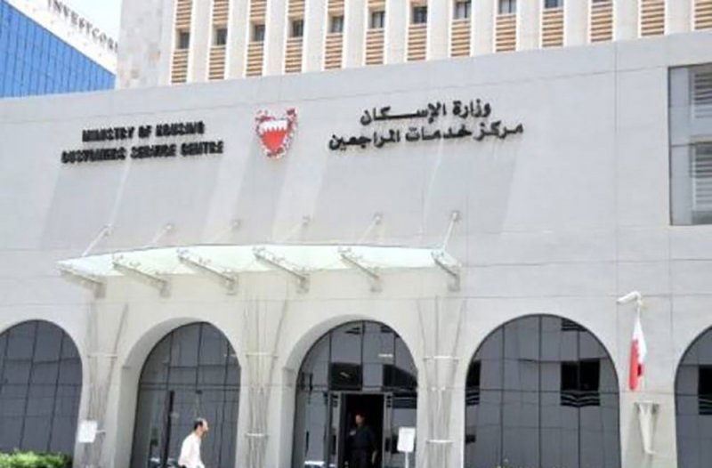مطلقة تناشد الحصول على شقة تمليك